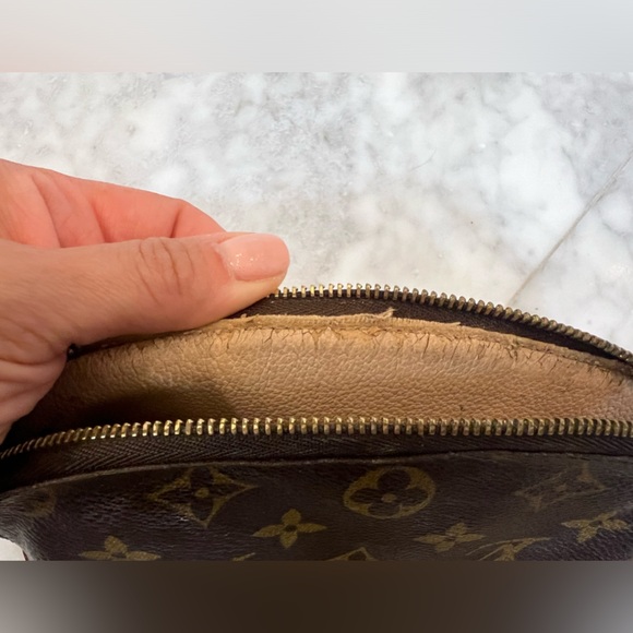 Authentic Louis Vuitton Monogram Canvas Compact Cosmetic Case - Picture 7 of 14